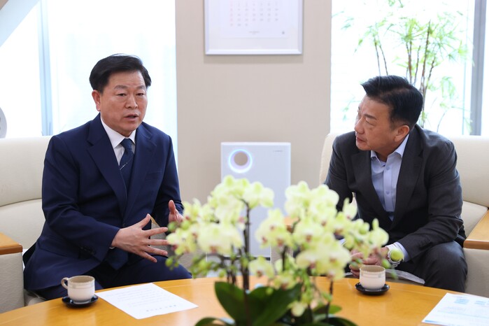 [로컬라이프] 박승원 광명시장, 신안...